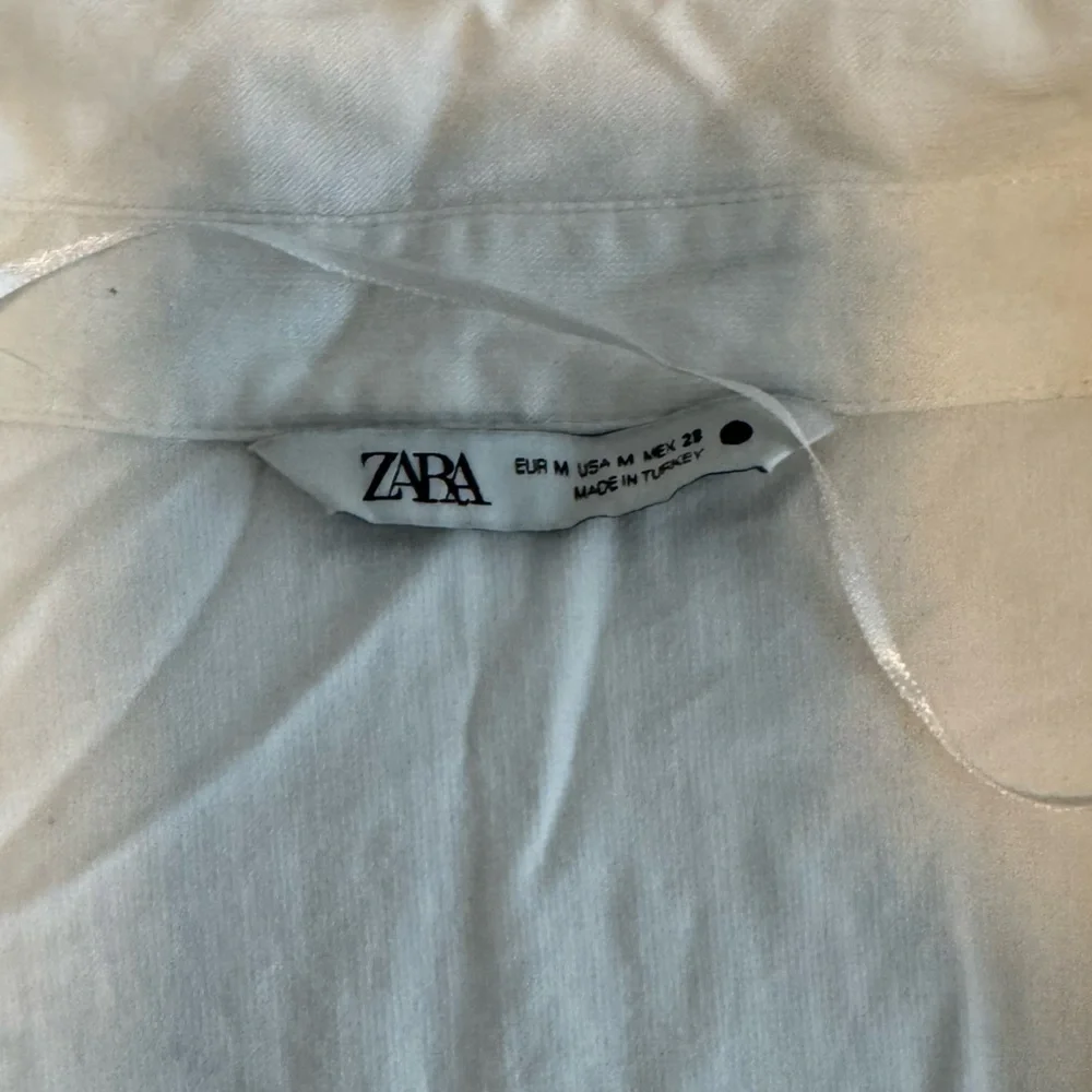 Zara Cream Cropped Ruched Long-Sleeve Shirt - Picture 3 of 4